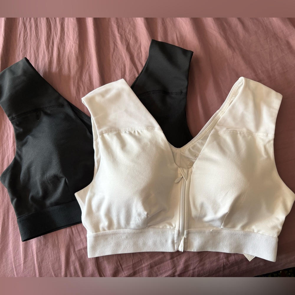 Tommy Copper Black and White Zip-Up Shoulder Support Sports Bras